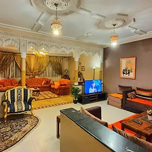 Apartamento Oranger Family House Center, Private Large House, Terasse Garden View, Free Parking